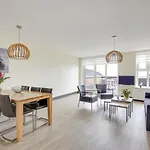 De Trintel Op 1E Verdieping Met Ruim Terras En Zeezicht