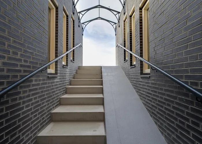 De Trintel Op 1E Verdieping Met Ruim Terras En Zeezicht